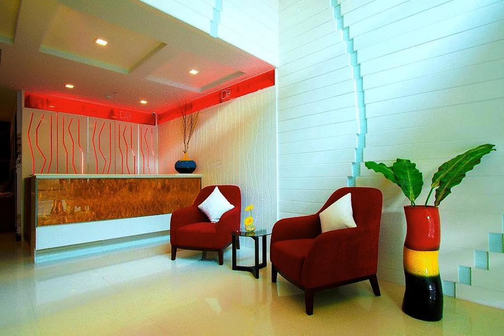 Ds67 Suites Bangkok Esterno foto